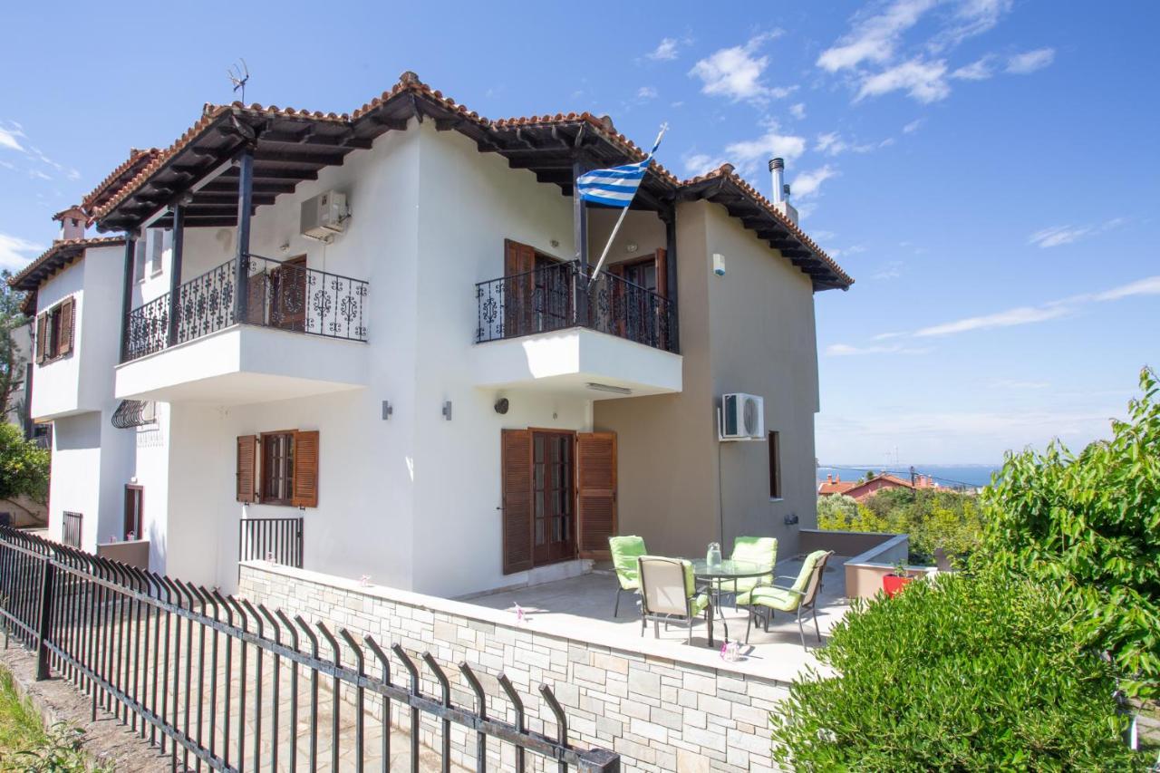 τraditional Fully Detached On A Luxurious Hillock Of With Its Own Garden Also For Family & Wedding Gatherings For 10 To 25 People Only 15 Minutes From Airport Vila