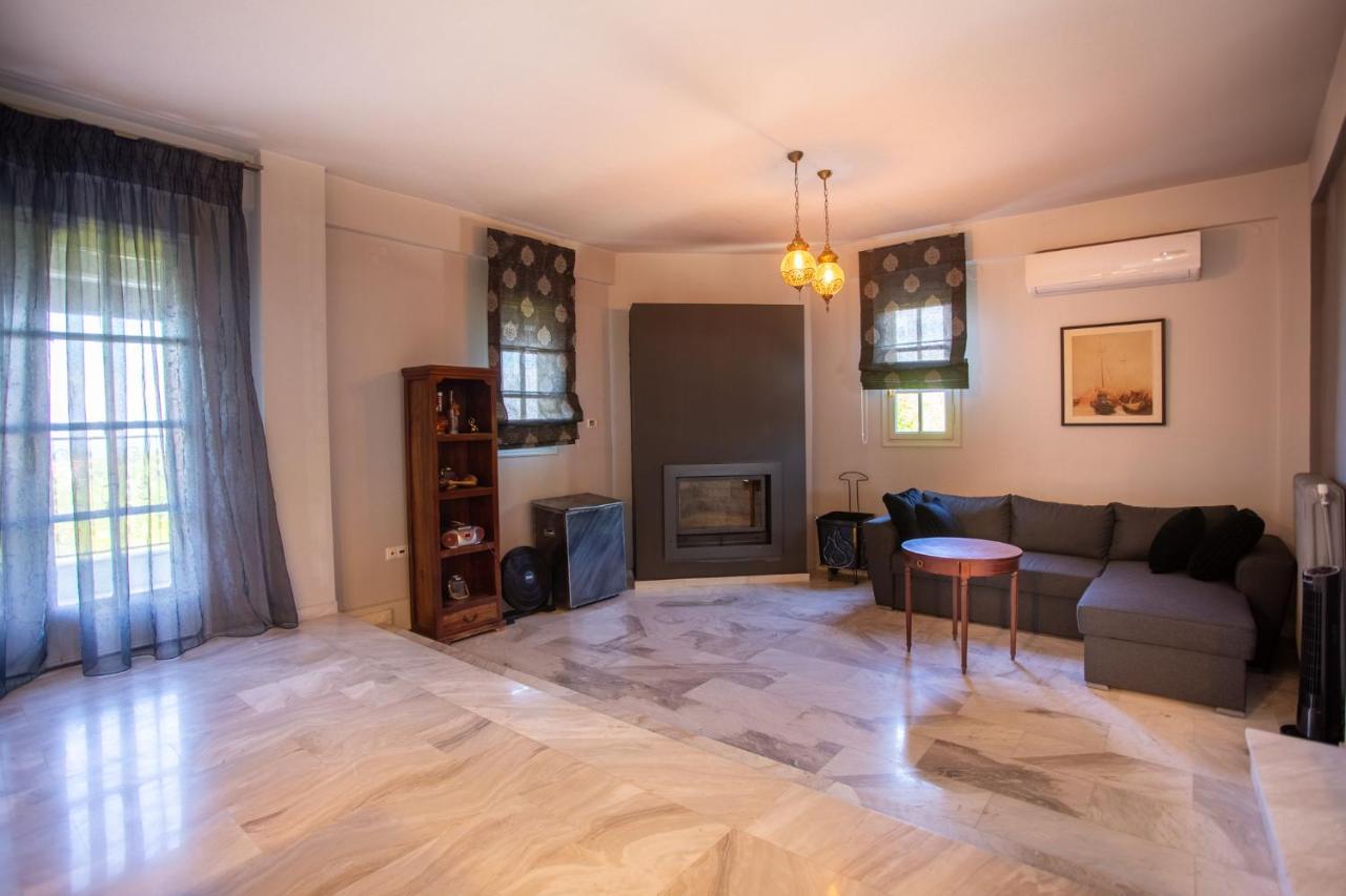 Vila τraditional Fully Detached On A Luxurious Hillock Of With Its Own Garden Also For Family & Wedding Gatherings For 10 To 25 People Only 15 Minutes From Airport
