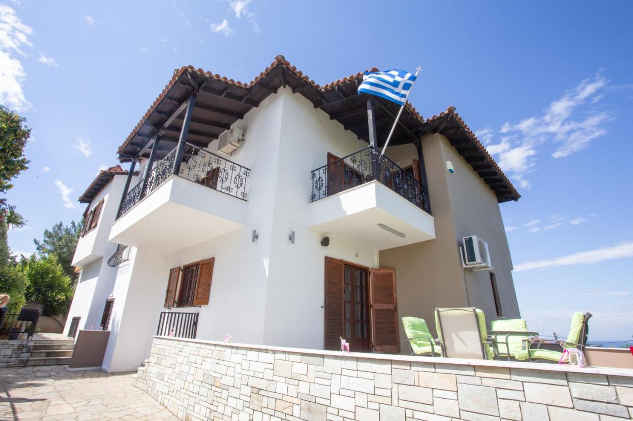 τraditional Fully Detached On A Luxurious Hillock Of With Its Own Garden Also For Family & Wedding Gatherings For 10 To 25 People Only 15 Minutes From Airport Vila *
