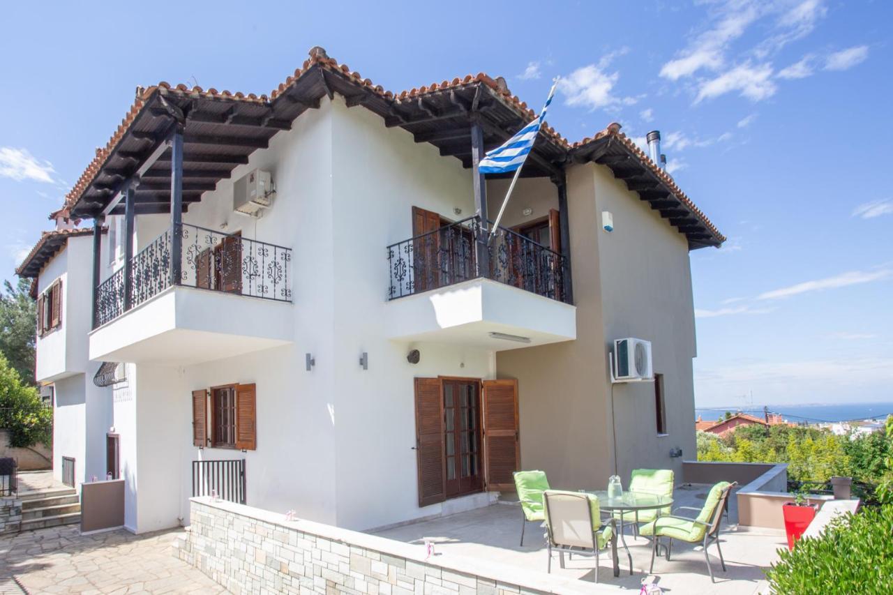 Vila τraditional Fully Detached On A Luxurious Hillock Of With Its Own Garden Also For Family & Wedding Gatherings For 10 To 25 People Only 15 Minutes From Airport