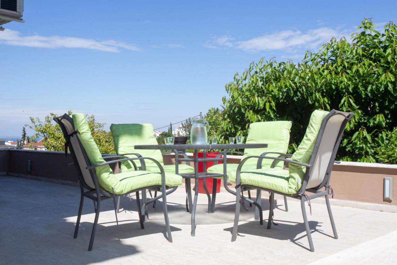 τraditional Fully Detached On A Luxurious Hillock Of With Its Own Garden Also For Family & Wedding Gatherings For 10 To 25 People Only 15 Minutes From Airport Vila