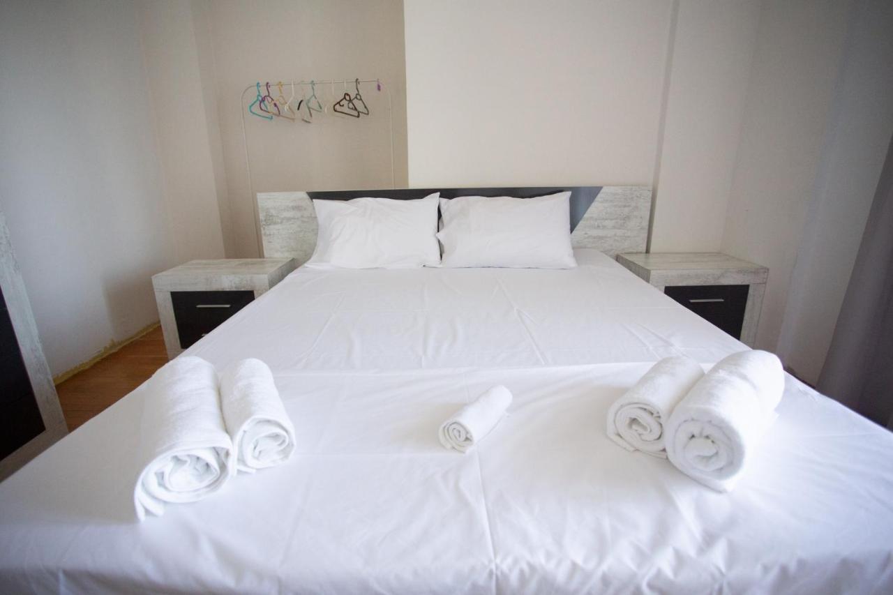 τraditional Fully Detached On A Luxurious Hillock Of With Its Own Garden Also For Family & Wedding Gatherings For 10 To 25 People Only 15 Minutes From Airport Vila