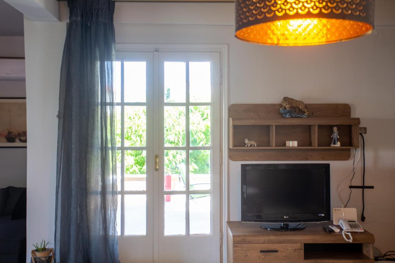Vila τraditional Fully Detached On A Luxurious Hillock Of With Its Own Garden Also For Family & Wedding Gatherings For 10 To 25 People Only 15 Minutes From Airport Soluň