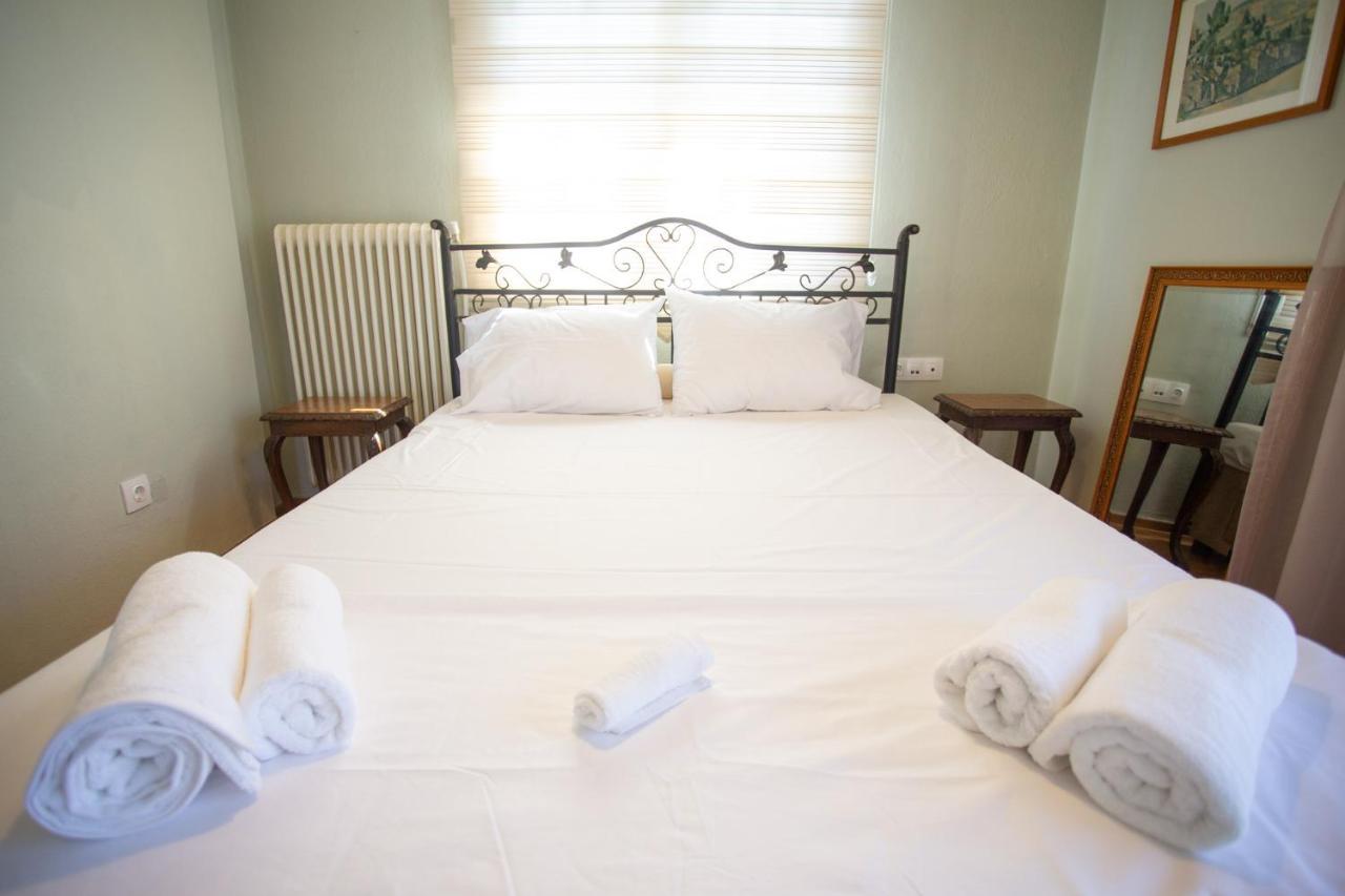 Villa Hillock: Traditional Luxury With Garden For Gatherings
