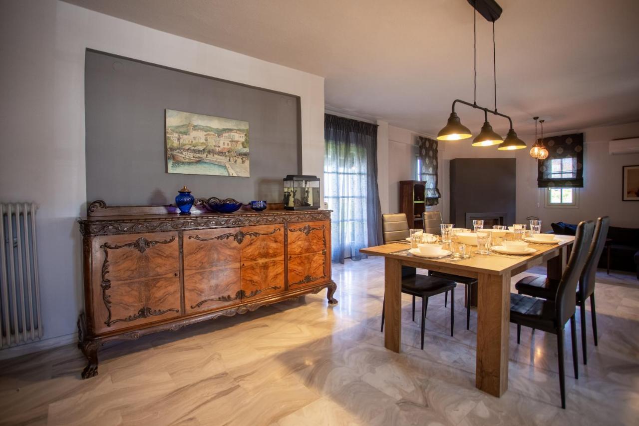 τraditional Fully Detached On A Luxurious Hillock Of With Its Own Garden Also For Family & Wedding Gatherings For 10 To 25 People Only 15 Minutes From Airport Thessalonique