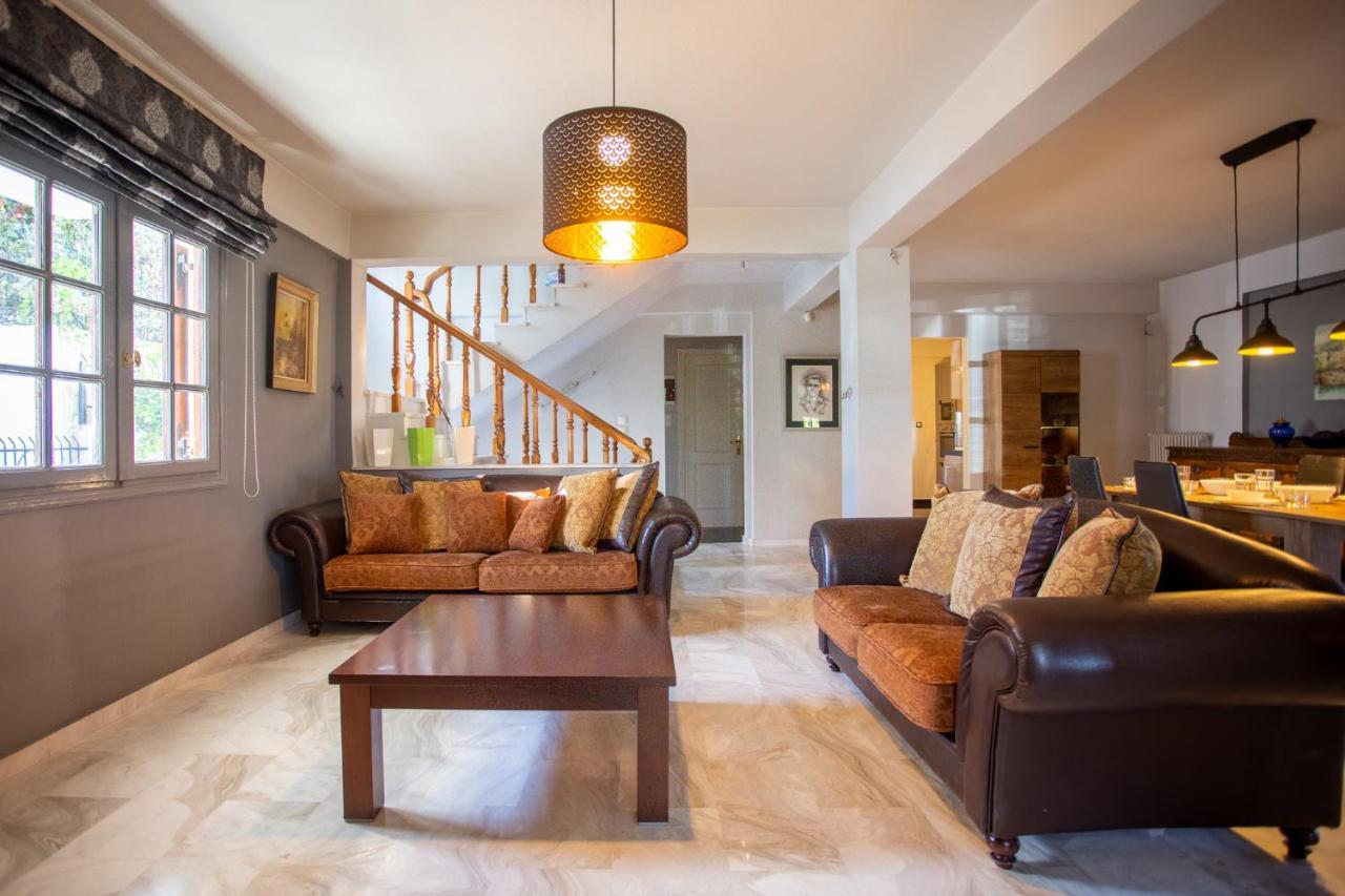 τraditional Fully Detached On A Luxurious Hillock Of With Its Own Garden Also For Family & Wedding Gatherings For 10 To 25 People Only 15 Minutes From Airport Villa *