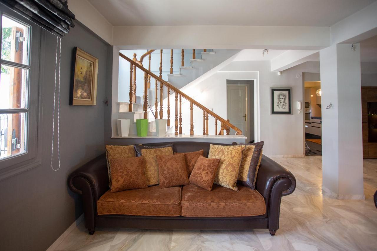 Hillock: Traditional Luxury With Garden For Gatherings Villa *