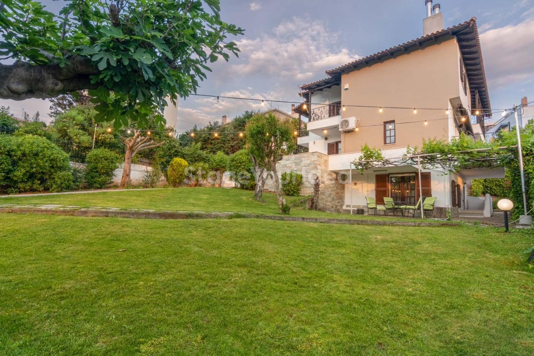 Villa Hillock: Traditional Luxury With Garden For Gatherings *