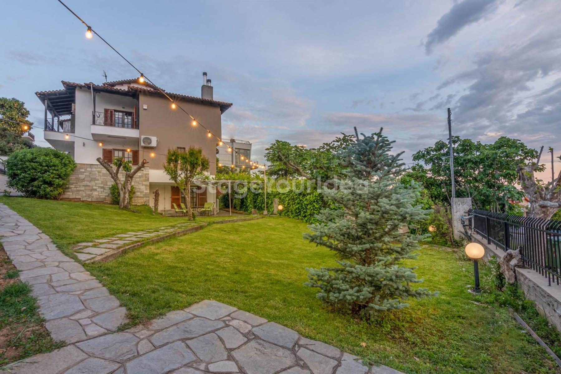 Villa τraditional Fully Detached On A Luxurious Hillock Of With Its Own Garden Also For Family & Wedding Gatherings For 10 To 25 People Only 15 Minutes From Airport Thessalonique
