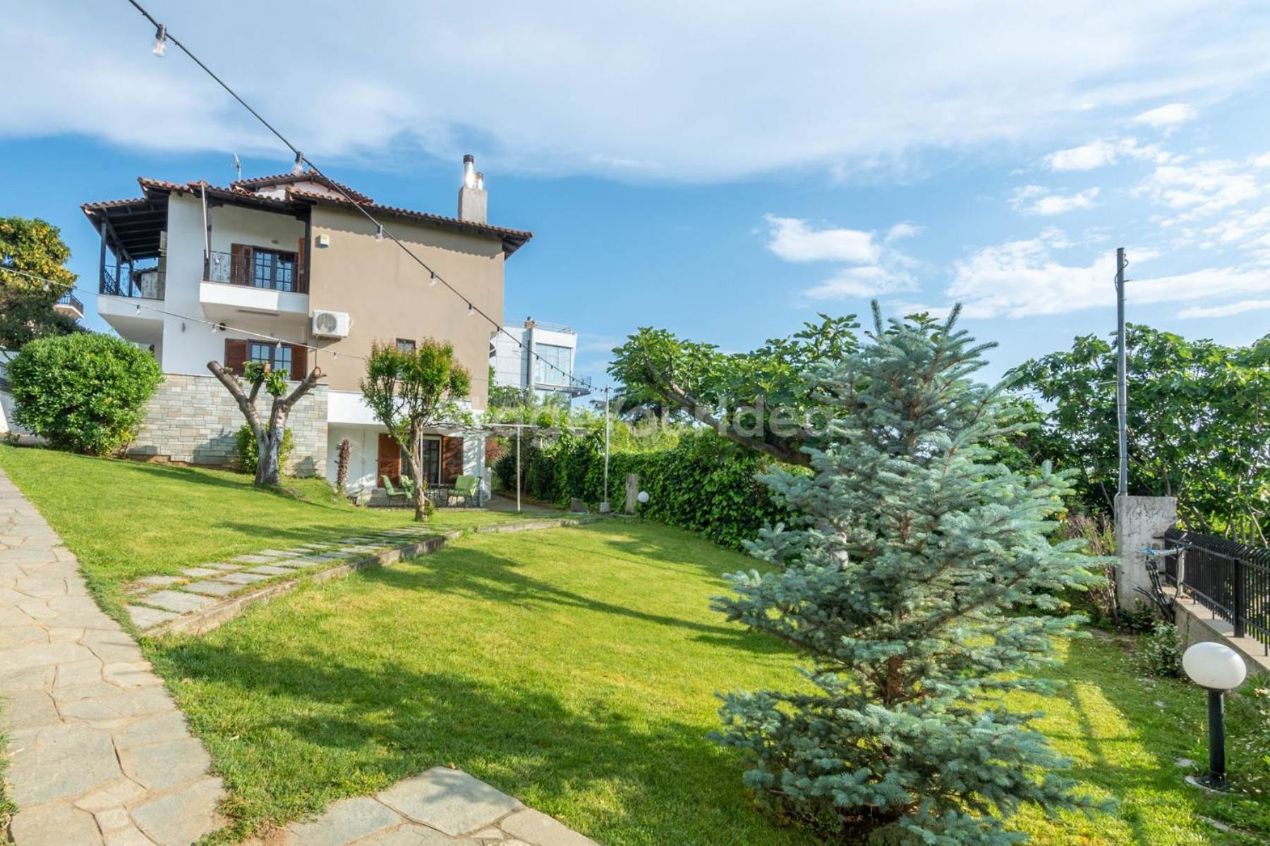 Villa τraditional Fully Detached On A Luxurious Hillock Of With Its Own Garden Also For Family & Wedding Gatherings For 10 To 25 People Only 15 Minutes From Airport Thessalonique