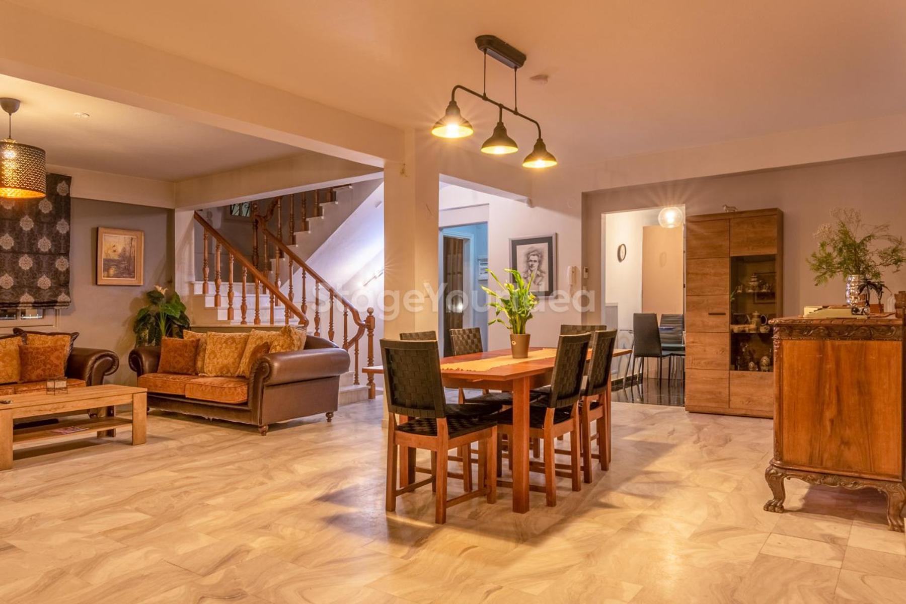 Hillock: Traditional Luxury With Garden For Gatherings